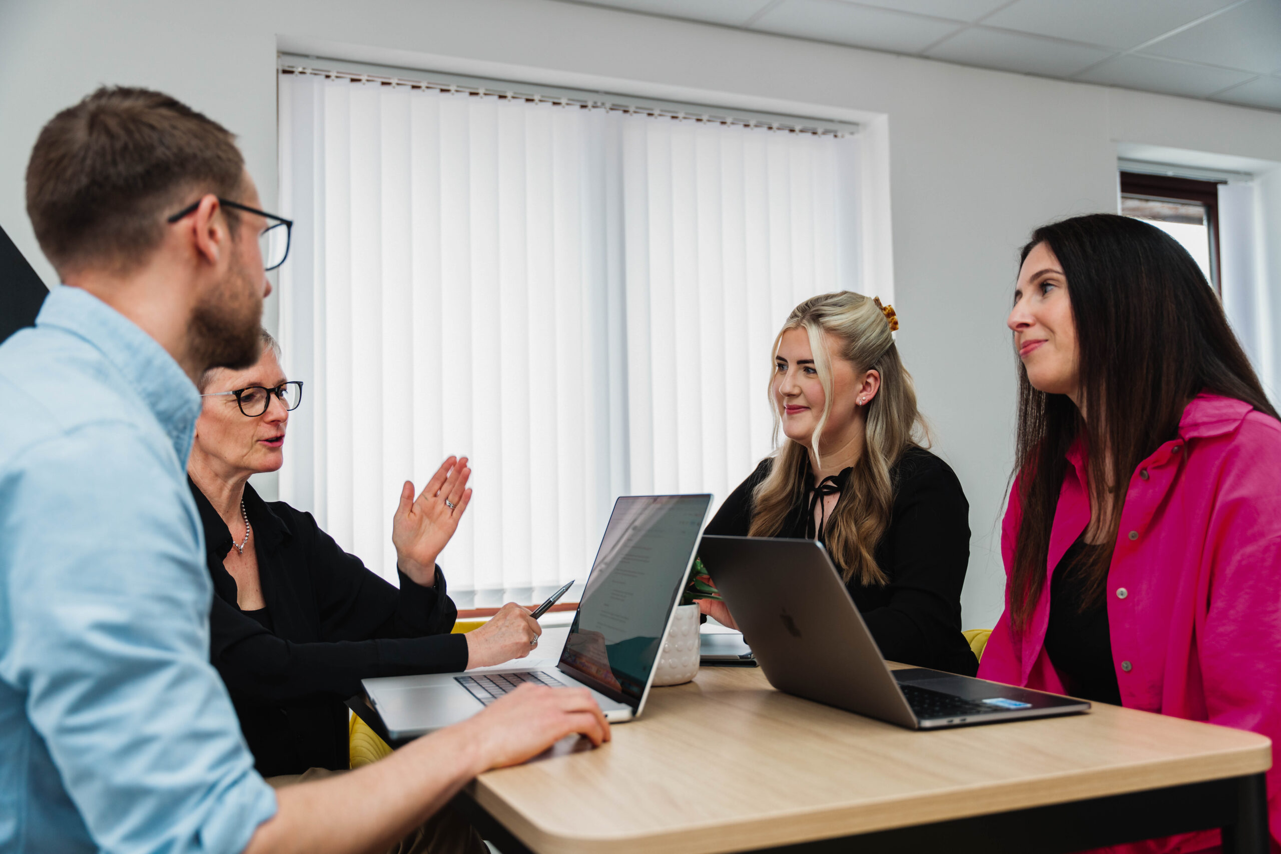 extramile hq team in meeting