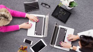 Social media marketing blog graphic promoting engagement strategies